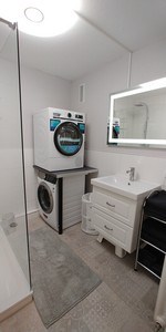 Apt-10_master-bathroom-with-washer-and-dryer