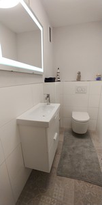 Apt-10_small-bathroom