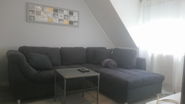Apt-4_Couch-quer